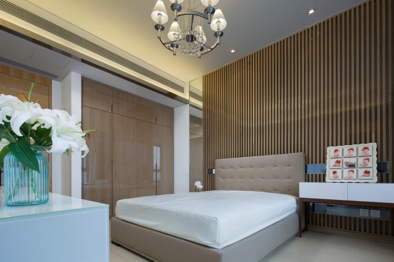 現(xiàn)代輕奢臥室裝修效果圖